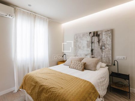 Excellent 2 Bedroom penthouse with 20m² terrace for rent in Recoletos, Madrid - Photo 3