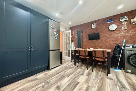 River Avenue - Photo 4