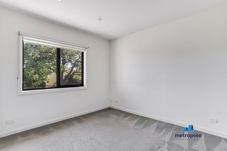 16A Irving Street, MOUNT WAVERLEY, VIC - Photo 2