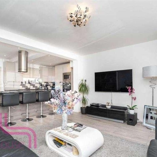 Benen-stock Road, Staines-upon-thames, TW19 - Photo 1