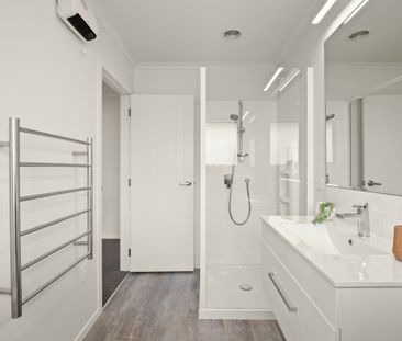 A modern home with a harbour view! - Photo 5