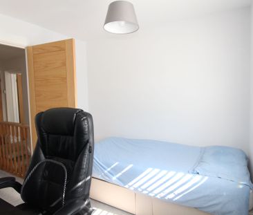 Rolfe Drive, Burgess Hill, RH15 - Photo 3