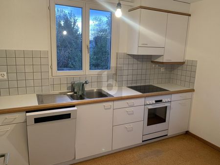 SEMI-DETACHED WITH GREAT POTENTIAL! - Photo 5