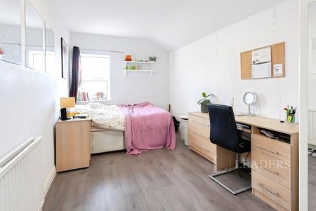 4 bedroom apartment to rent Wilmslow Road, Manchester, M14 - Photo 4