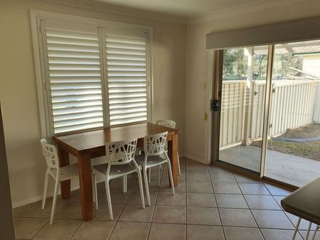 BEAUTIFULLY APPOINTED & FULLY FURNISHED DUPLEX IN QUITE CUL-DE-SAC CLOSE TO GOLF COURSE! CORPORATE TO THE CORE! - Photo 2