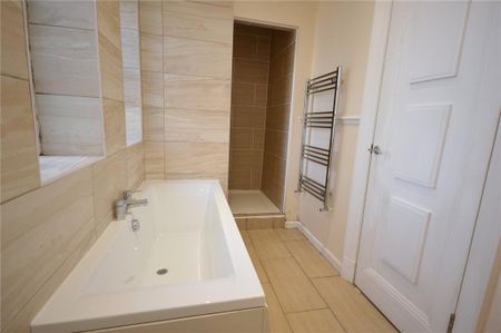 3 bedroom apartment to rent - Photo 5