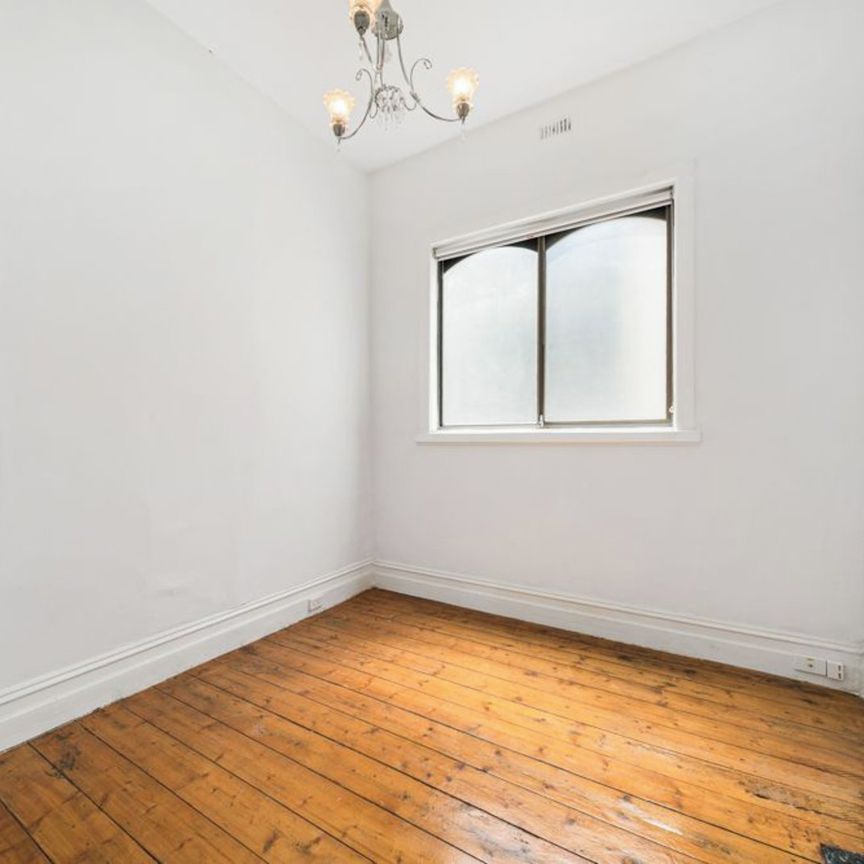 Stylish Two-Bedroom Gem in Prime Port Melbourne Location - Photo 1