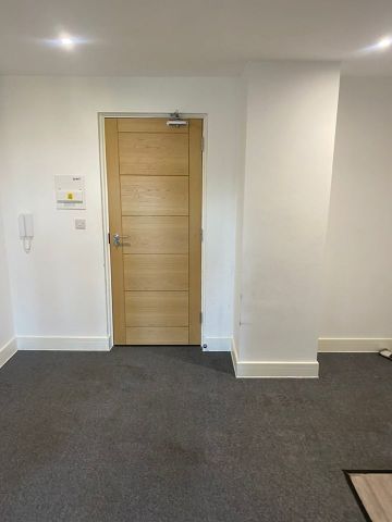2 Bed Flat, Phoenix Place, BS16 - Photo 3