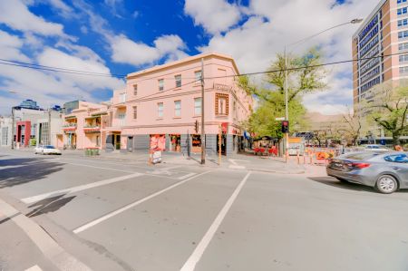 Standard Studio with Balcony - Photo 5