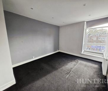 2 bedroom Flat To Let - Photo 3