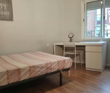 Calle de Venancio Martín, Madrid, Community of Madrid 28038 - Photo 5