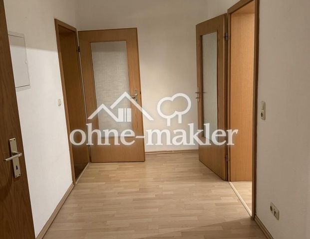Schöne 2-Zimmer-Wohnung mit Einbauküche und Stellplatz! - Photo 1