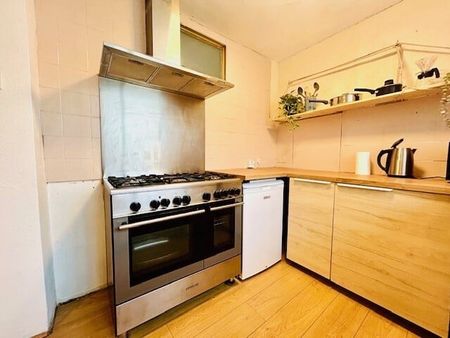 Chigwell Road, South Woodford, E18, London - Photo 3
