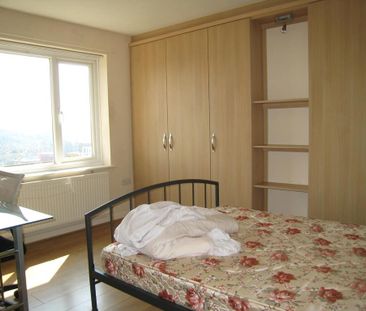 4 bedroom terraced house to rent - Photo 3