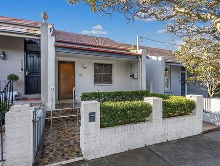 Charming One-Bedroom Semi in Prime Crows Nest Location - Photo 4