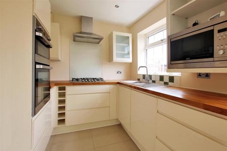 3 bedroom detached house to rent - Photo 4