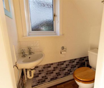 3 bedroom semi-detached house to rent - Photo 6