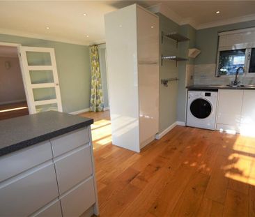 3 bedroom link detached house to rent - Photo 4