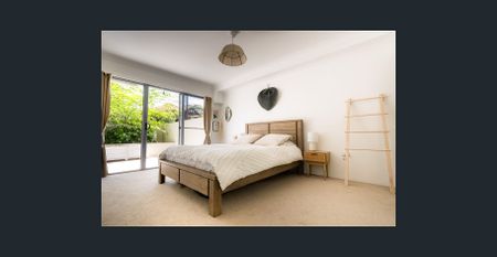 Spacious villa-like home in quiet block - Photo 4