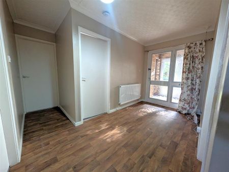 3 bedroom detached bungalow to rent - Photo 2
