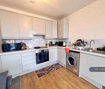 2 bedroom flat to rent - Photo 2