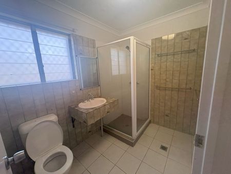 Convenient & Low-Maintenance Unit + Pool in Prime Rosslea Location! - Photo 5