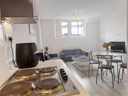 Avebury Boulevard - Photo 5