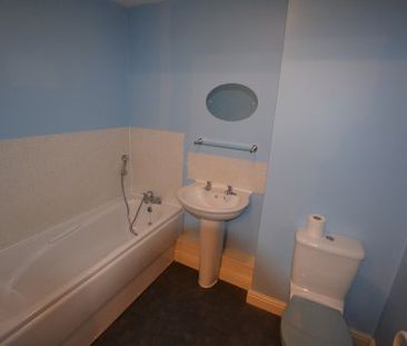 2 bedroom flat available - Photo 5