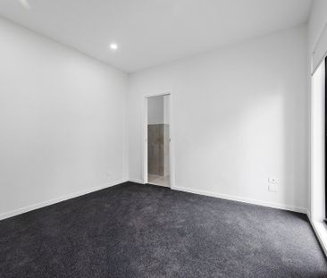 A SPACIOUS FAMILY RETREAT – TOWNHOUSE LIVING AT ITS BEST - Photo 2