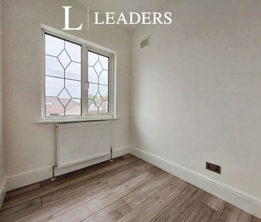 3 bedroom house to rent Parkstone Drive, SS2 - Photo 3