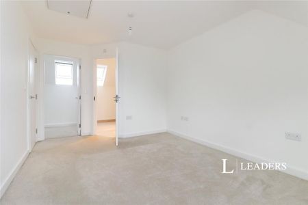 3 bedroom semi-detached house to rent - Photo 4