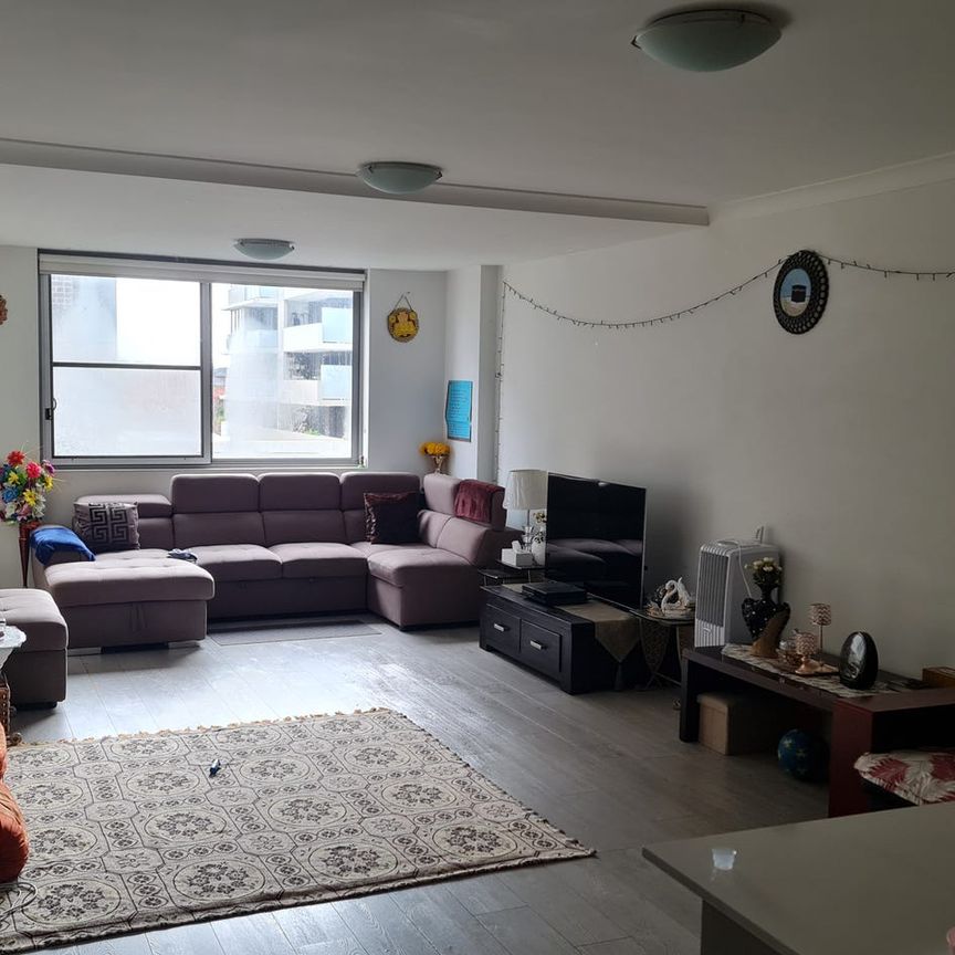 Innovative luxurious apartment with a sustainable lifestyle of convenience - Photo 1