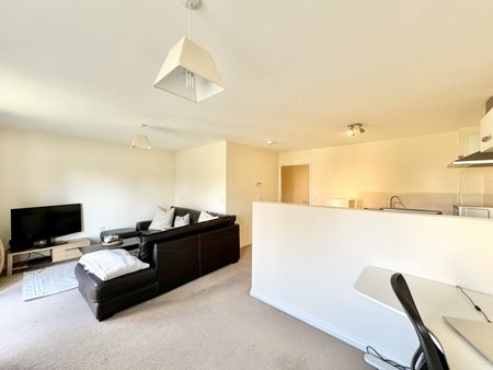 Two Bedroom Apartment for Rent - Photo 5