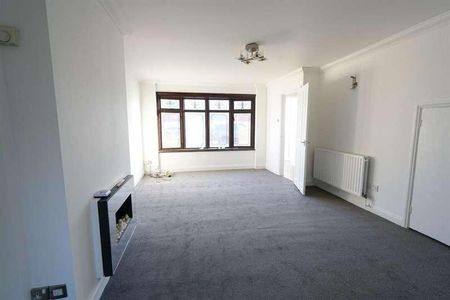 Bryanston Road, Tilbury, RM18 - Photo 2