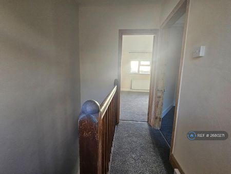 2 bedroom semi-detached house to rent - Photo 2