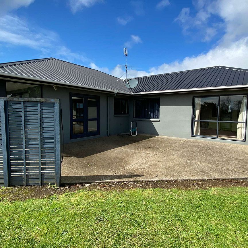 Charming 3-Bedroom Home in a Beautiful Rural Setting - Photo 1