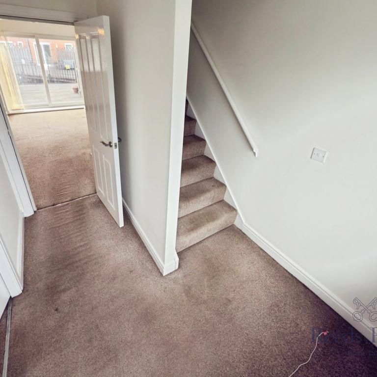 3 bedroom end of terrace house to rent - Photo 1