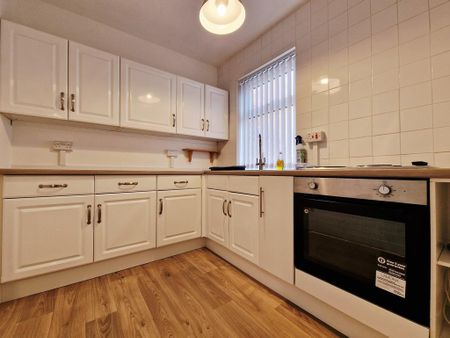 3 bedroom flat to rent - Photo 4