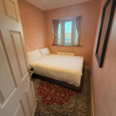 1 bedroom in a house share to rent - Photo 1