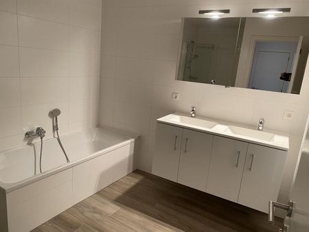 Recente (2018) ruime 2-gevel woning met 5 slaapkamers, uitstekend gelegen in Moorsel op 1,5km van het centrum van Sterrebeek en op 3km van het centrum van Tervuren. - Foto 5