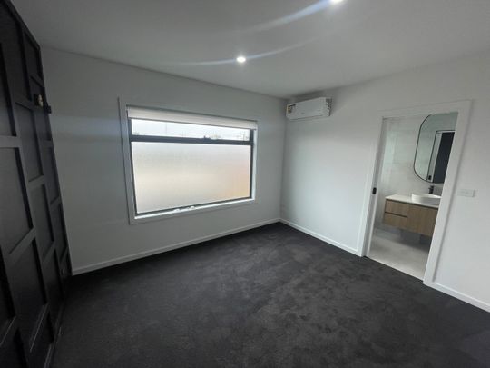 2/75 King Street, Airport West VIC 3042 - Photo 1