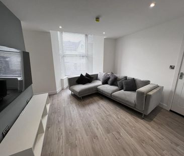 6 bedroom terraced house to rent - Photo 2