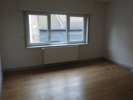 Ruime woning met 3SLPK en gezellige koer huren in Roeselare - Photo 2