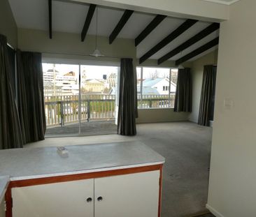 Location - Location - Photo 2