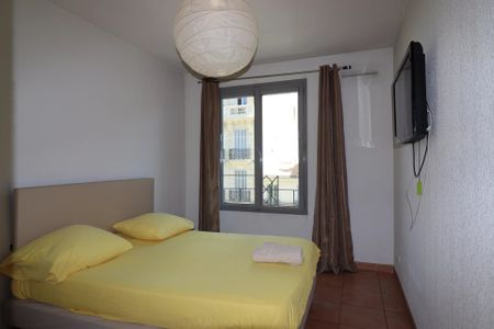 Location Appartement 4 pièces 80m² MARSEILLE 6ème - Photo 4