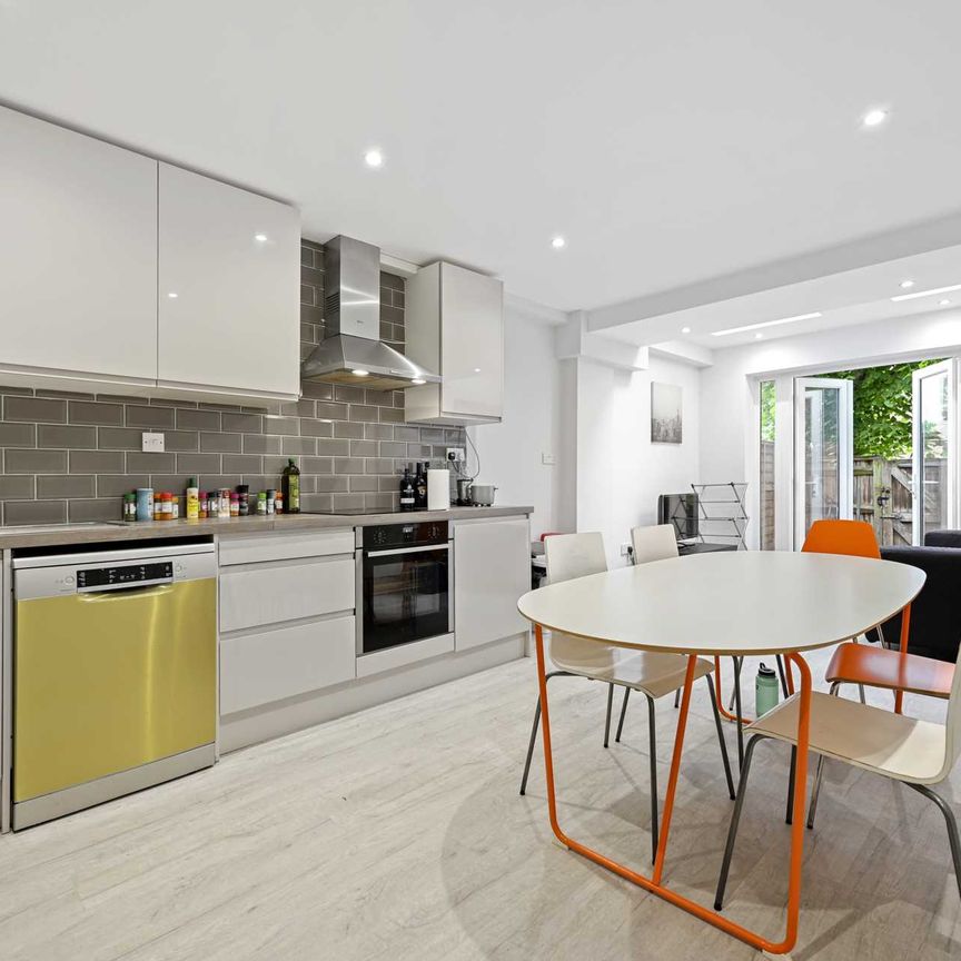 Price £1,039 pw - Available 23/02/2026 - Furnished - Photo 1