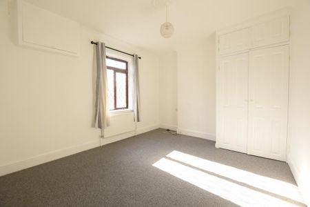 2 bedroom end of terrace house to rent - Photo 4