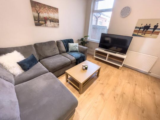 4 bedroom terraced house to rent - Photo 1