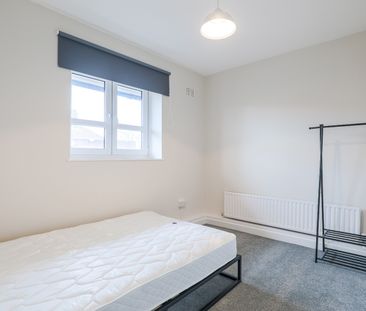 Room in a Shared Flat, Lilford House, SE5 - Photo 1