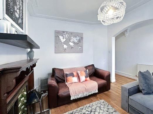 4 bedroom semi-detached house to rent - Photo 1